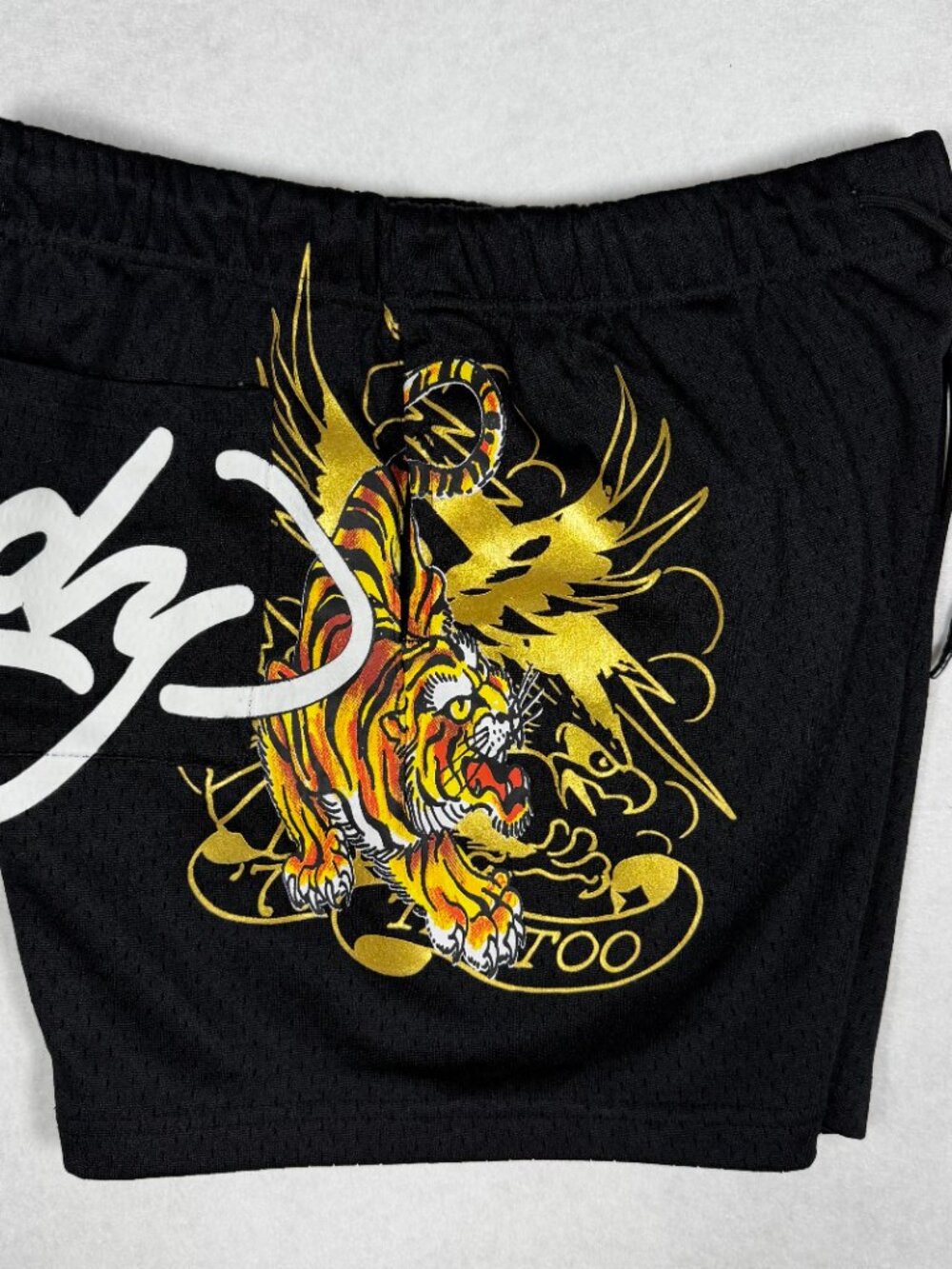 Ed Hardy Crawling Tigers Short Gently Worn print is in excellent condition Size: - Picture 7 of 11